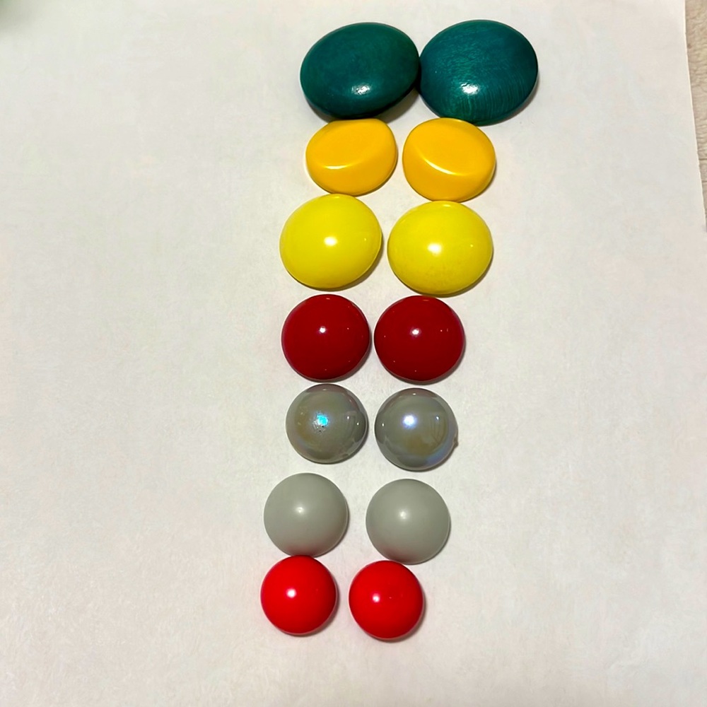 7 pairs of lightly or never worn earrings!